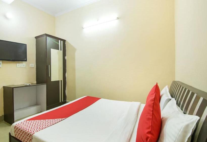 Hotel Oyo 75664 Nmr Plaza