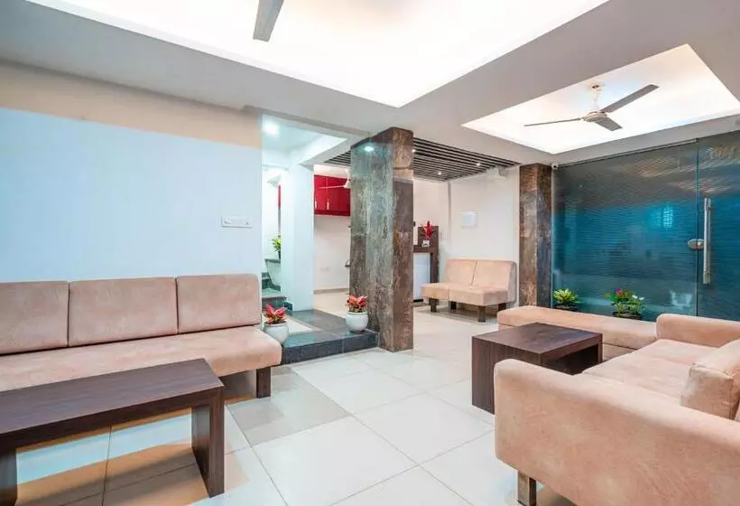 ホテル Treebo Silver Apartment