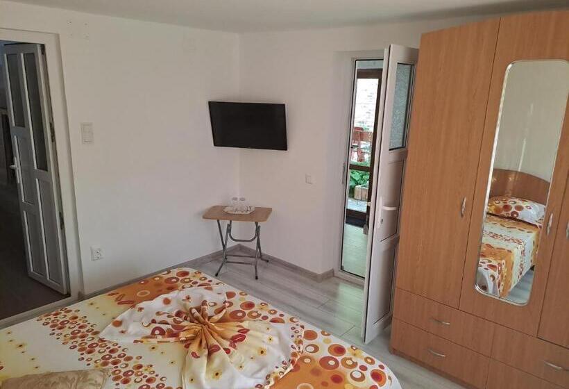 פנסיון Casa Elena