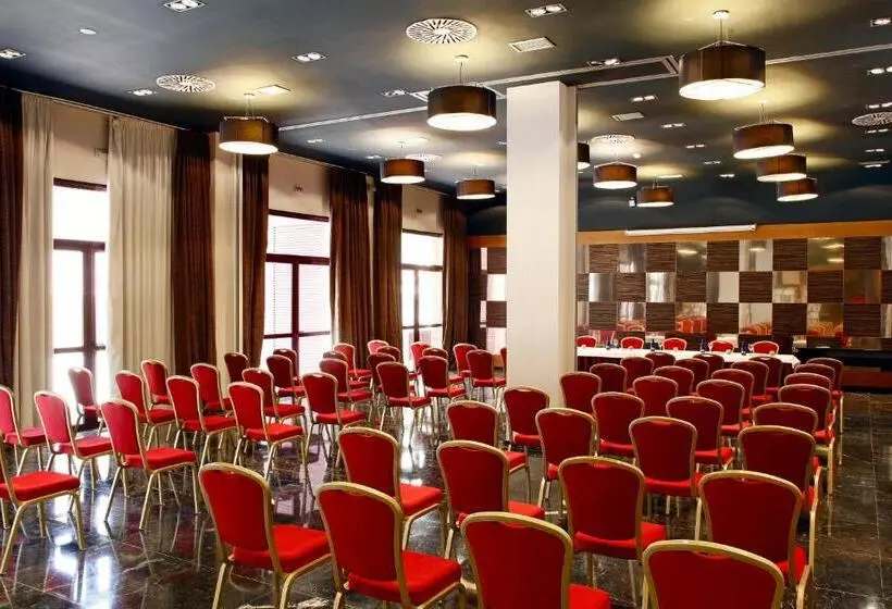 هتل Holiday Inn Madrid Las Tablas, An Ihg