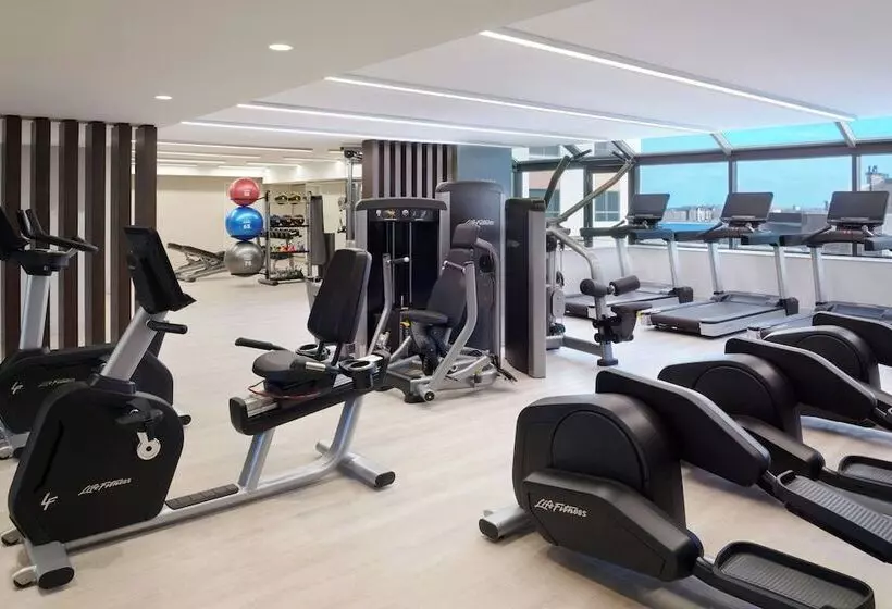 Отель Kingston Marriott