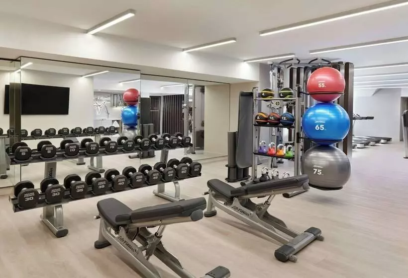 Отель Kingston Marriott