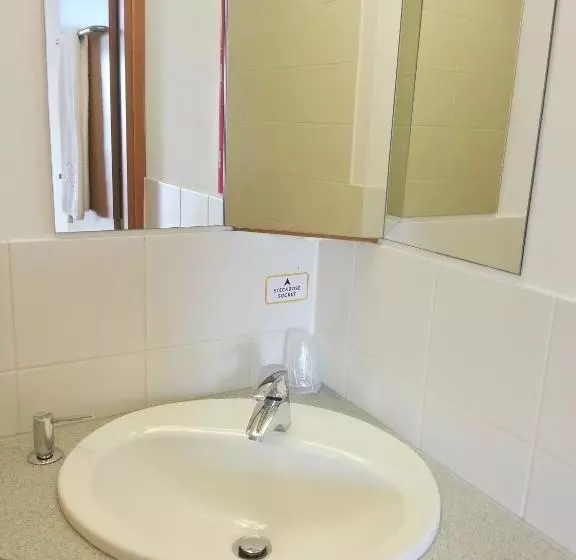 Отель Orange Wings Krems