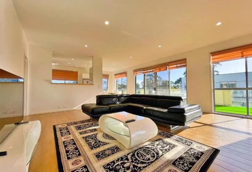 Phillip Island Towers