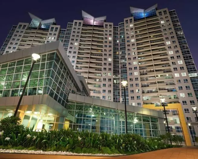 تختخواب و صبحانه Amanora Park Town