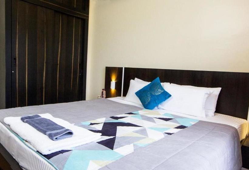 민박 Amanora Park Town