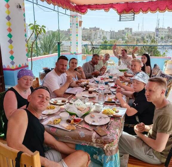 تختخواب و صبحانه Nuba Dool