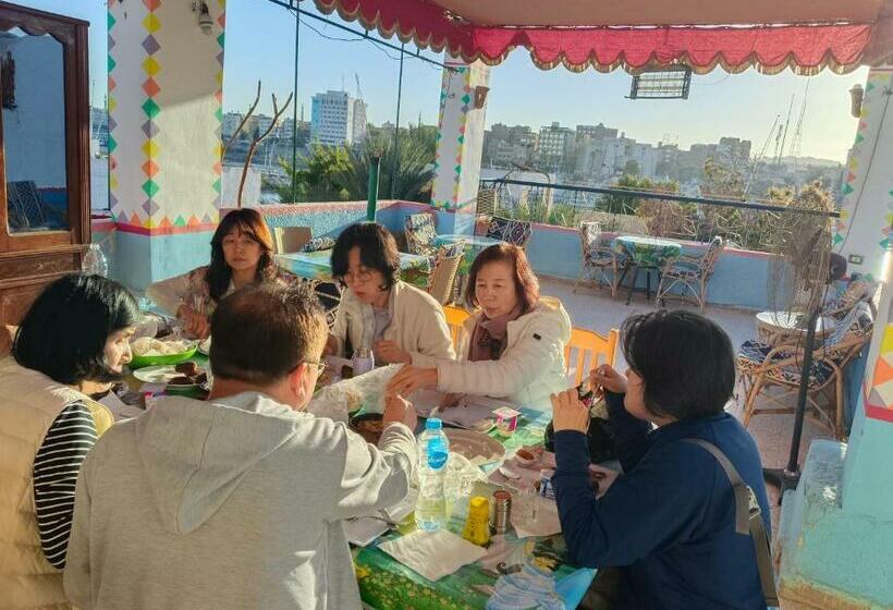 تختخواب و صبحانه Nuba Dool