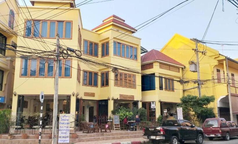 בית מלון כפרי Ban Mae Boonthong
