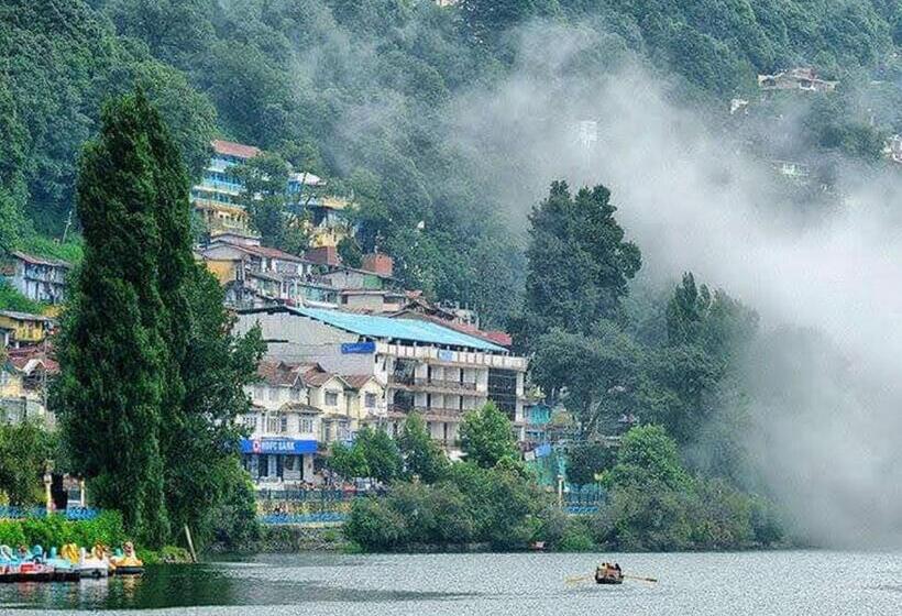 Hotell Stayapart I The Maple Residences   Lake Front