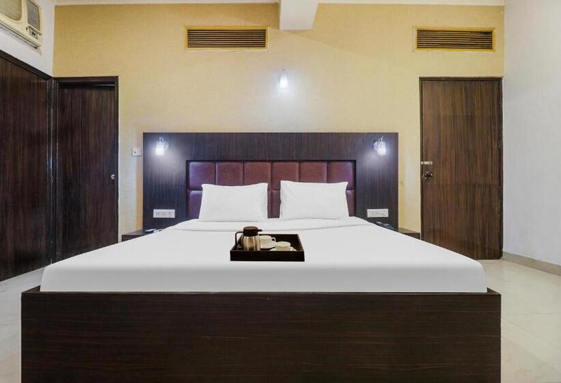 هتل Townhouse Taksonz