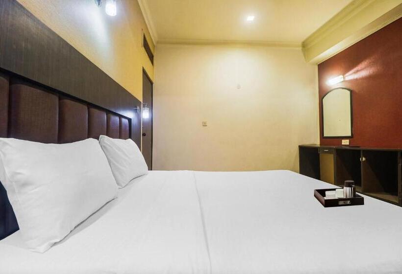 هتل Townhouse Taksonz