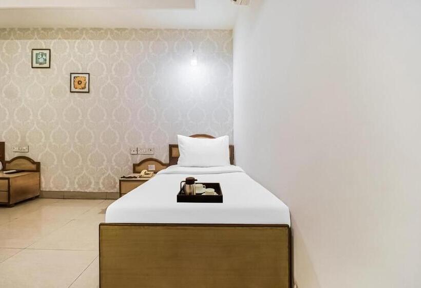 هتل Townhouse Taksonz