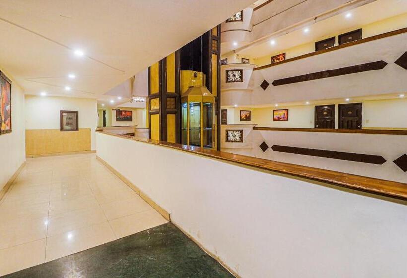 هتل Townhouse Taksonz