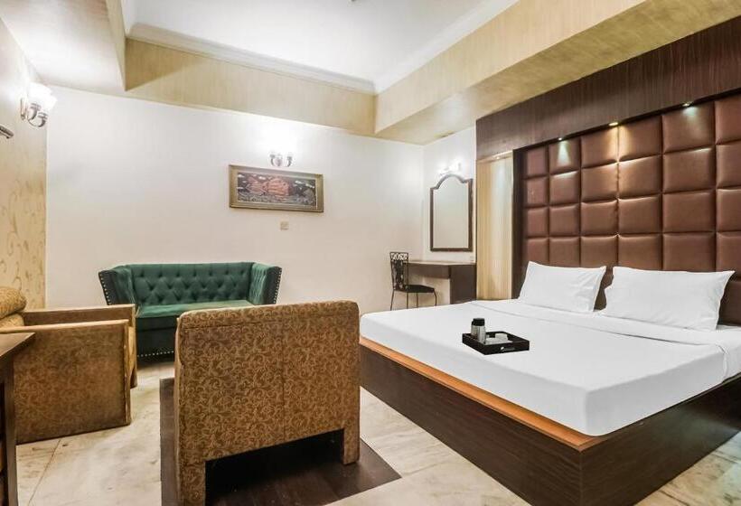 هتل Townhouse Taksonz