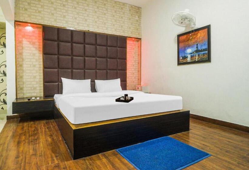 هتل Townhouse Taksonz