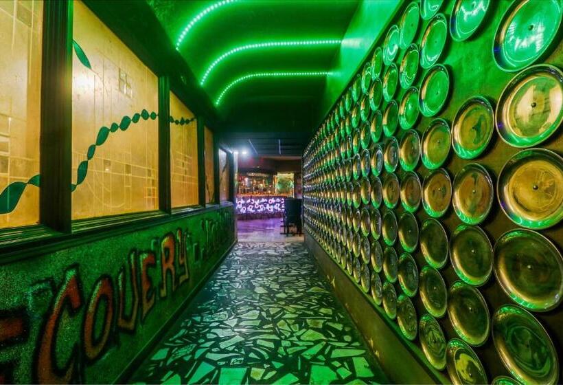 هتل Townhouse Taksonz