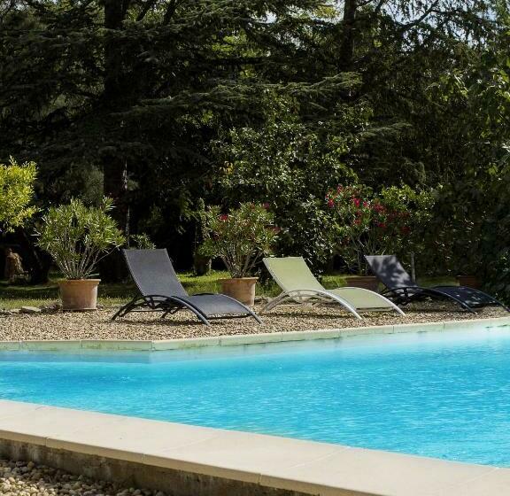 تختخواب و صبحانه Chambres D'hôtes Les Baumes