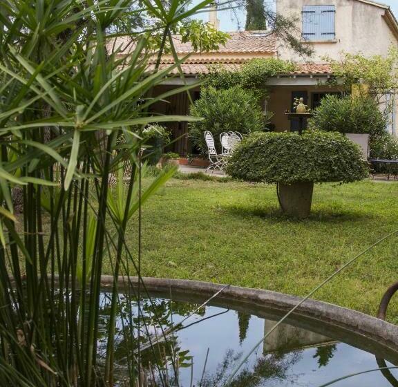 تختخواب و صبحانه Chambres D'hôtes Les Baumes