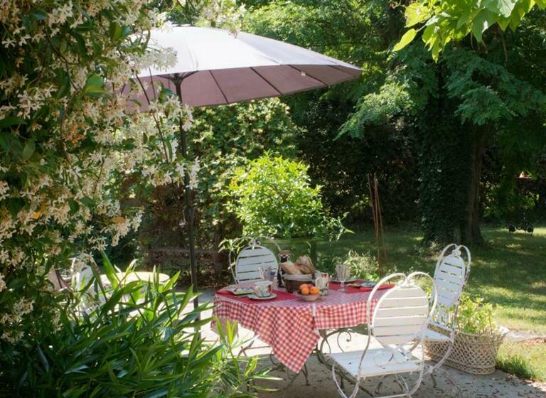 تختخواب و صبحانه Chambres D'hôtes Les Baumes