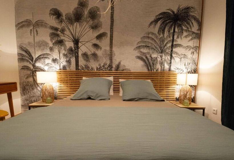 تختخواب و صبحانه Chambres D'hôtes Les Baumes