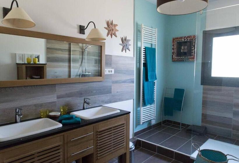 تختخواب و صبحانه Chambres D'hôtes Les Baumes