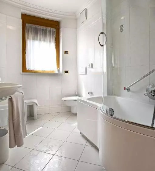 ホテル B&b Garni Serena