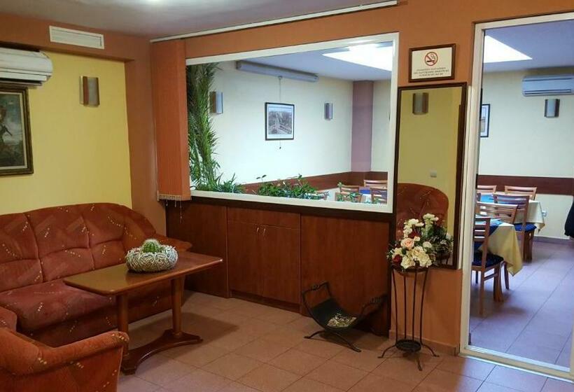 هتل Caprice Family