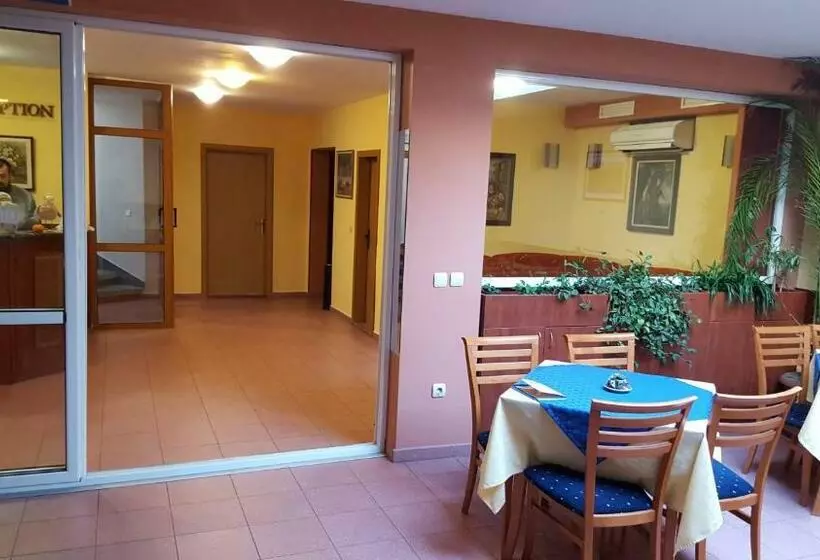 ホテル Caprice Family