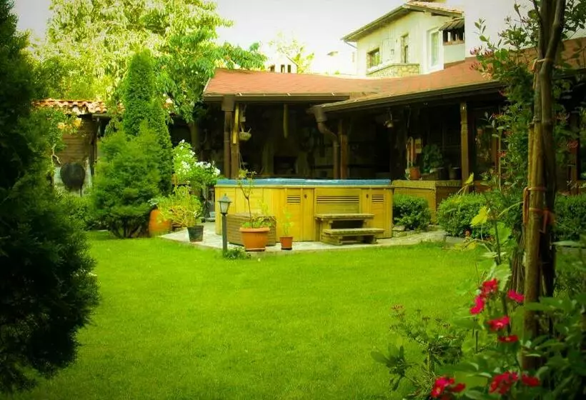 پانسیون Guest House Chicho Tsane