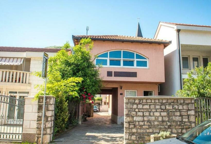 پانسیون Guesthouse Stari Grad