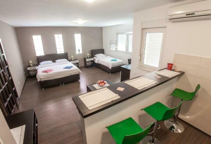 پانسیون Guesthouse Stari Grad