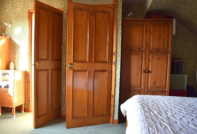 2 Bedroom Garden House In Tooting