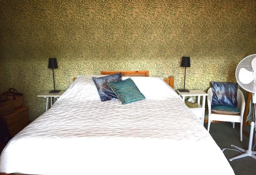 2 Bedroom Garden House In Tooting