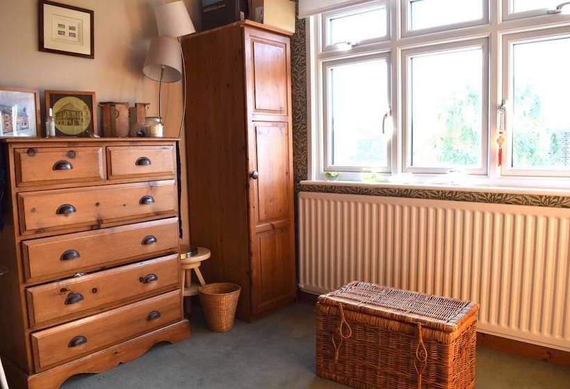 2 Bedroom Garden House In Tooting