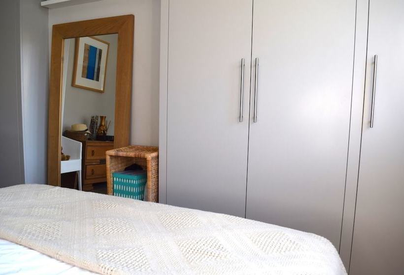 2 Bedroom Garden House In Tooting