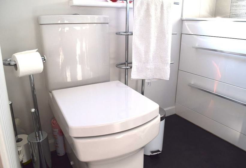 2 Bedroom Garden House In Tooting