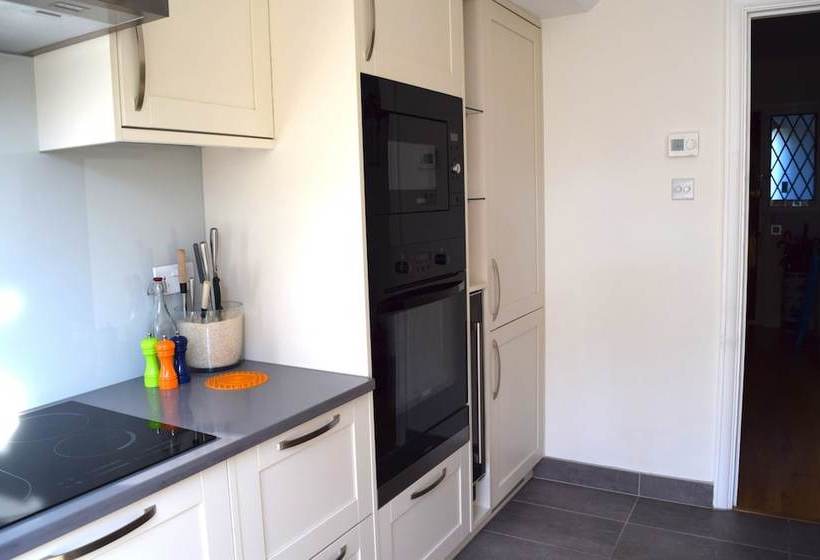 2 Bedroom Garden House In Tooting