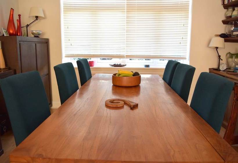 2 Bedroom Garden House In Tooting