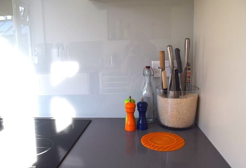 2 Bedroom Garden House In Tooting