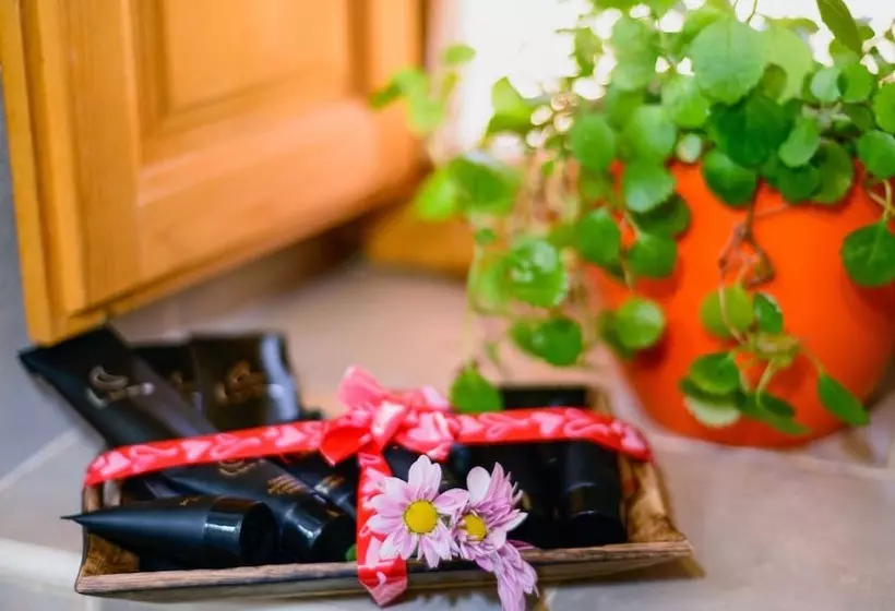 Cozy Cottage In Benllera With Hot Tub