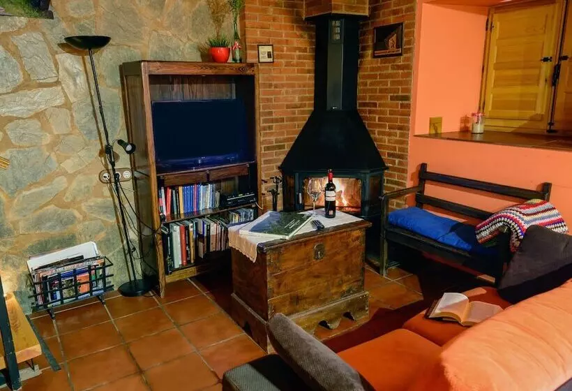 Cozy Cottage In Benllera With Hot Tub