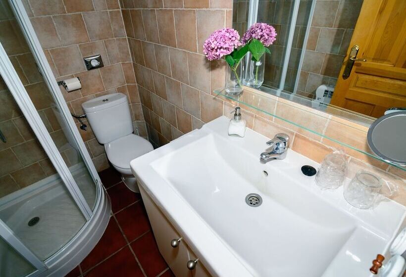 Cozy Cottage In Benllera With Hot Tub