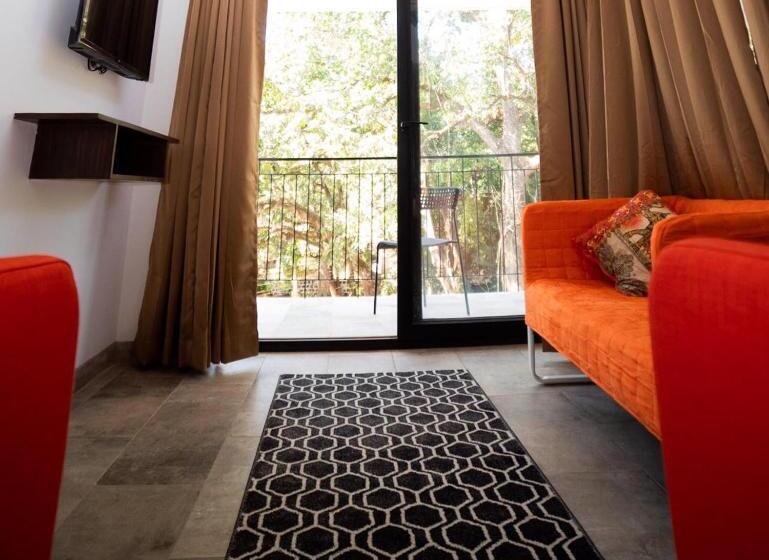 Half Hotel, Calangute