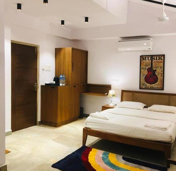 Half Hotel, Calangute