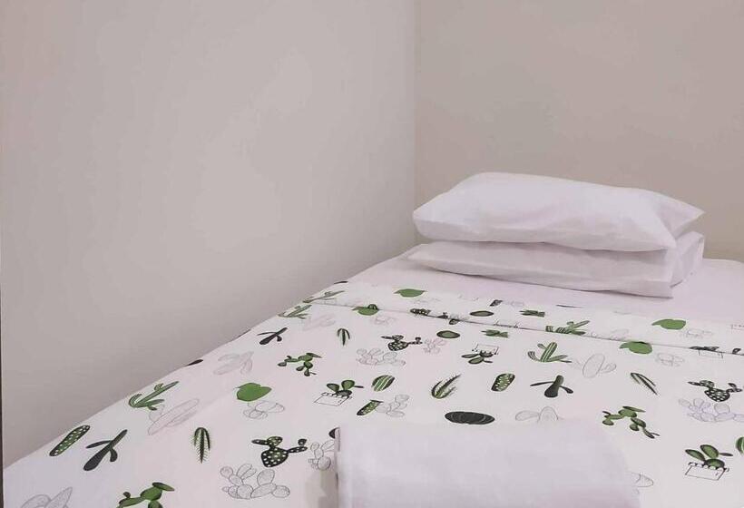 בית מלון כפרי Koolkost @ Taman Duta Depok