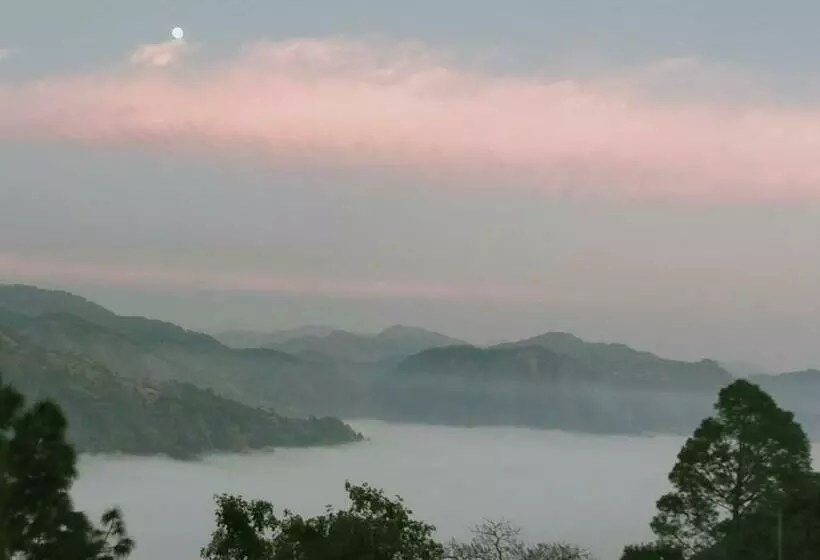 Hotelli The Golden Sunrise