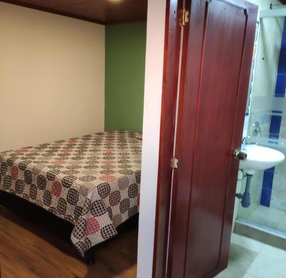 تختخواب و صبحانه Acogedor Hostal Usaquen La Parada Del Tren