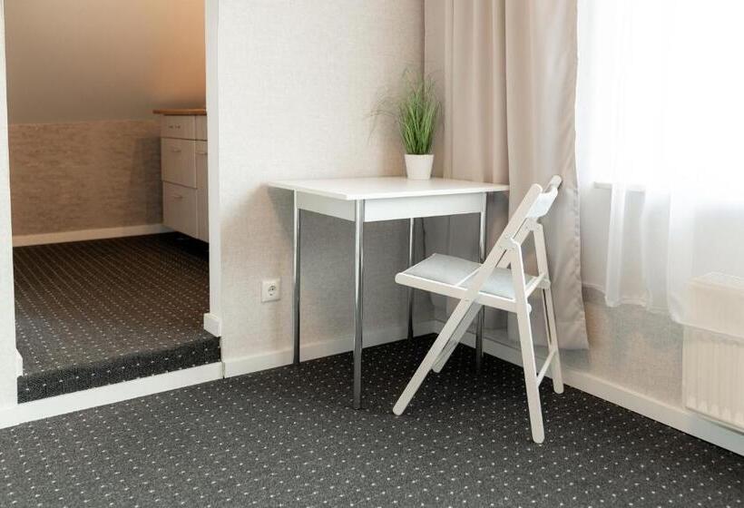 مبيت وإفطار Zum Hahn