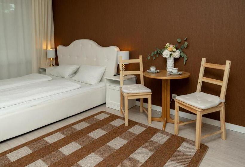 مبيت وإفطار Zum Hahn